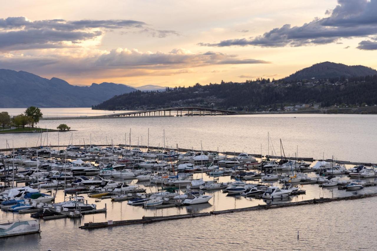 Delta Hotels By Marriott Grand Okanagan Resort Kelowna Exterior photo