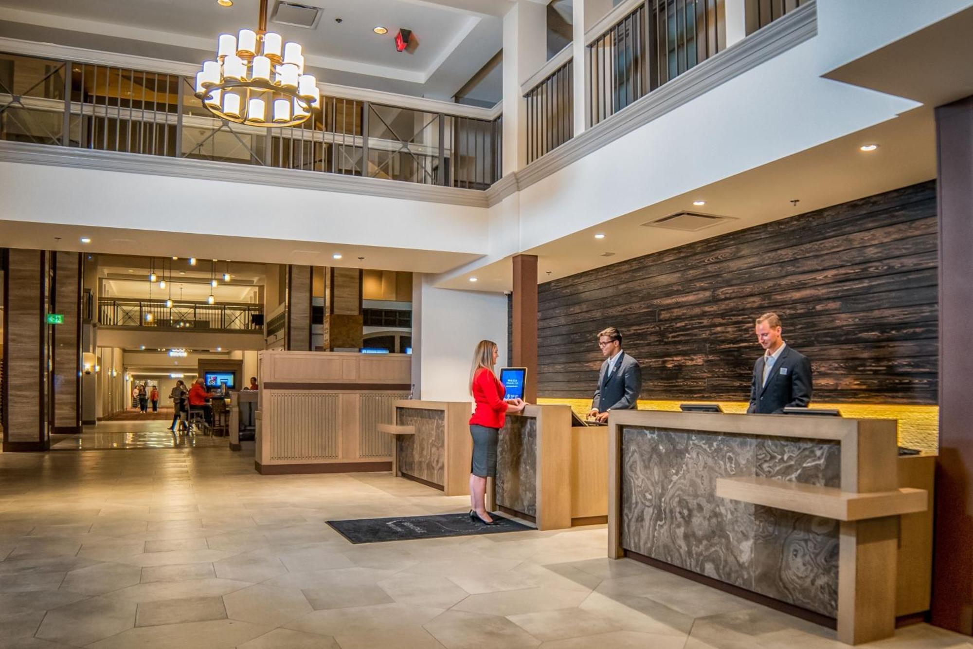 Delta Hotels By Marriott Grand Okanagan Resort Kelowna Exterior photo