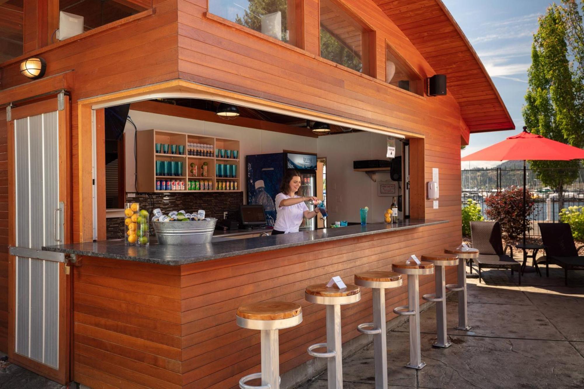 Delta Hotels By Marriott Grand Okanagan Resort Kelowna Exterior photo