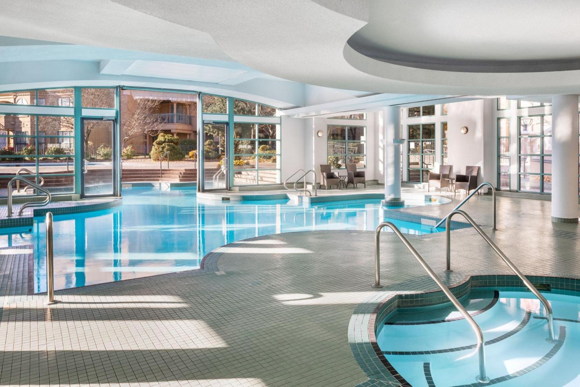 Delta Hotels By Marriott Grand Okanagan Resort Kelowna Exterior photo