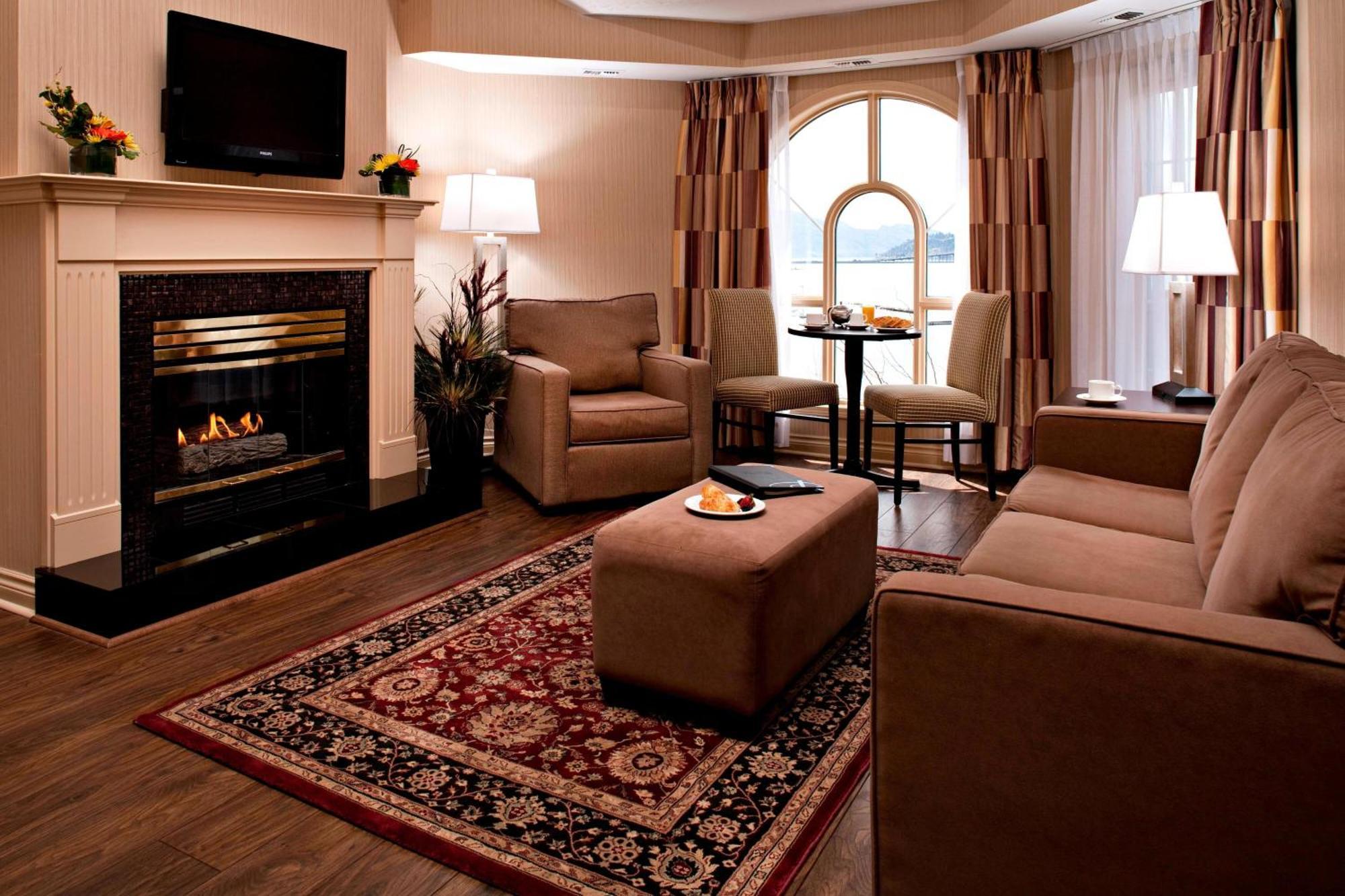 Delta Hotels By Marriott Grand Okanagan Resort Kelowna Exterior photo