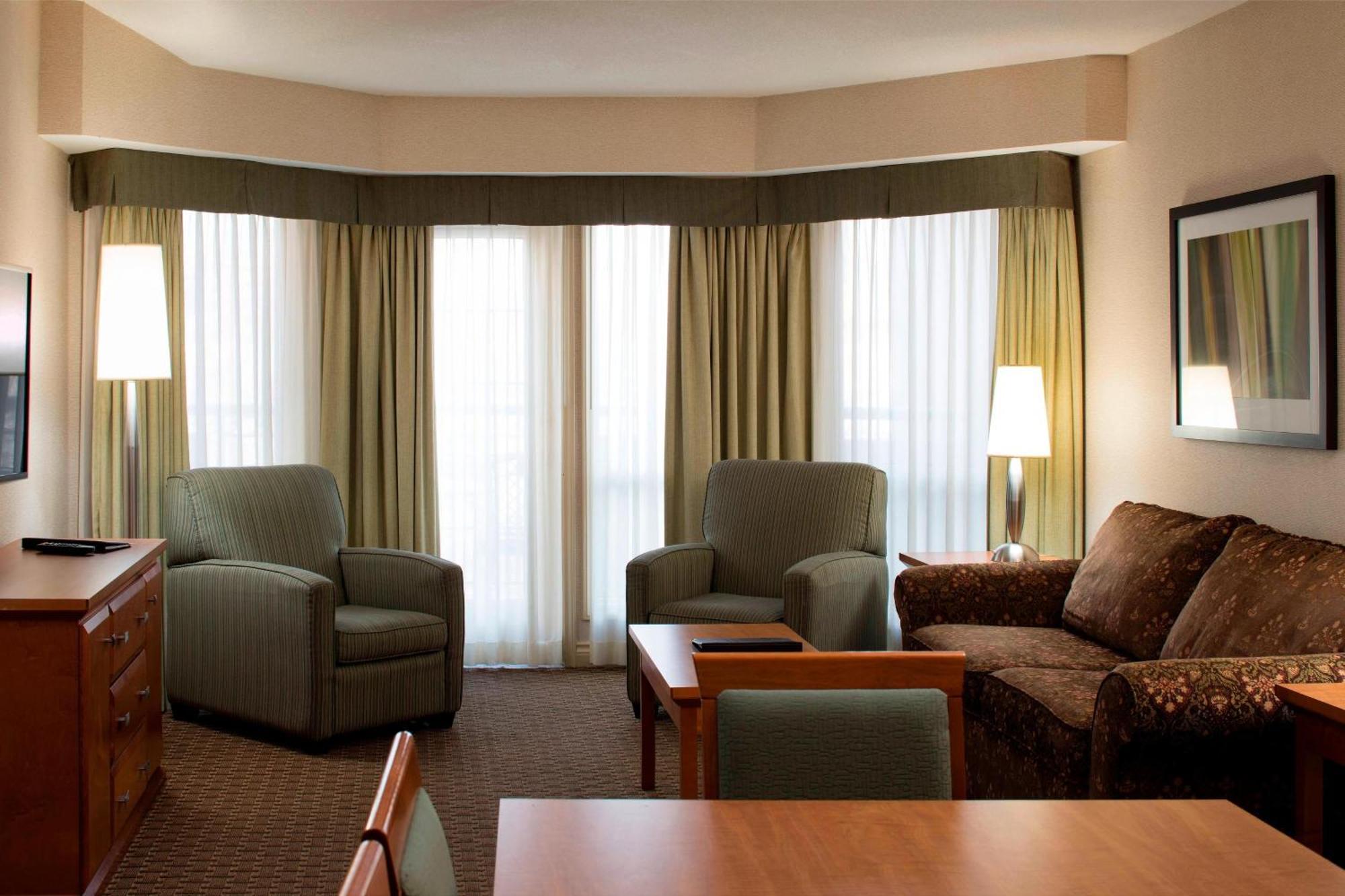 Delta Hotels By Marriott Grand Okanagan Resort Kelowna Exterior photo