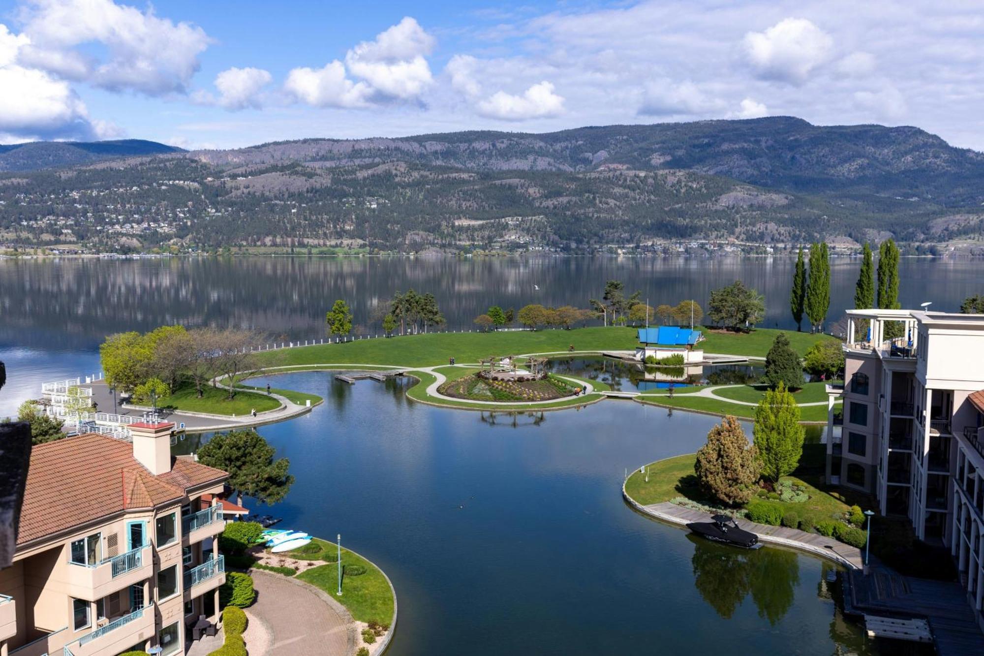 Delta Hotels By Marriott Grand Okanagan Resort Kelowna Exterior photo