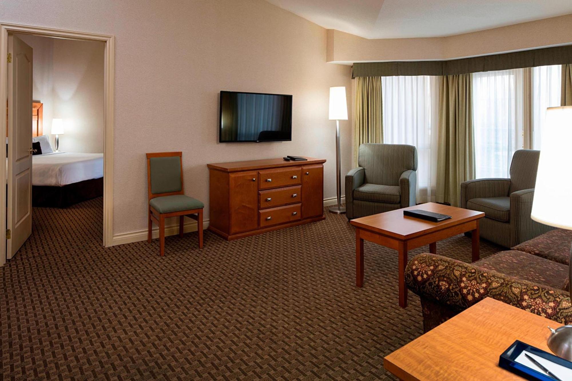 Delta Hotels By Marriott Grand Okanagan Resort Kelowna Exterior photo